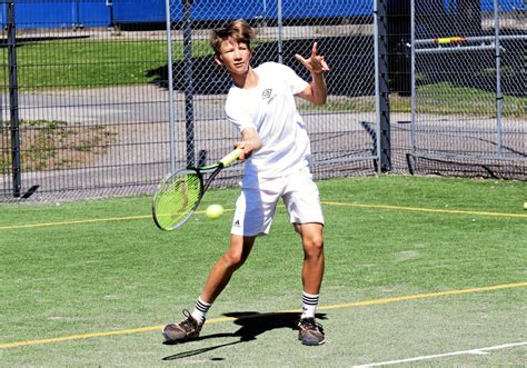 tennisässä.